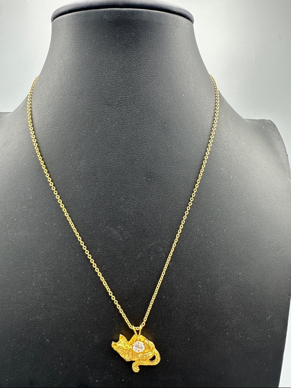Vintage Lind Cat Pendant Necklace Gold Tone Rhinestone Pendant 14K GE Plate